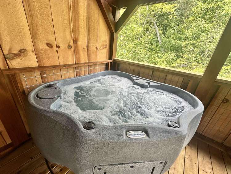 Feelin' Feisty - Hot Tub, Fireplace, Hike Preview 0