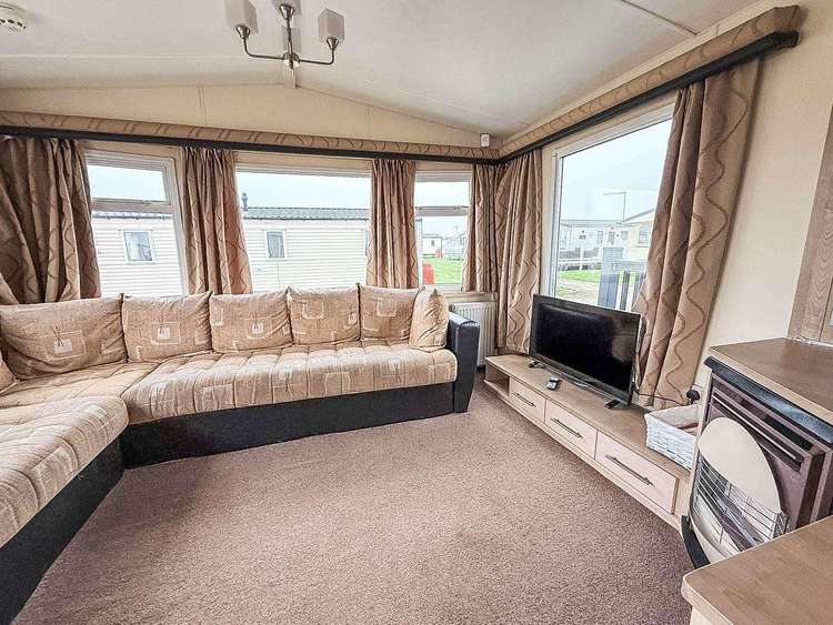50015J⭐ – Jay, 3 bed, 8 berth caravan with side decking, D/G and C/H. Ruby rated. Preview 5