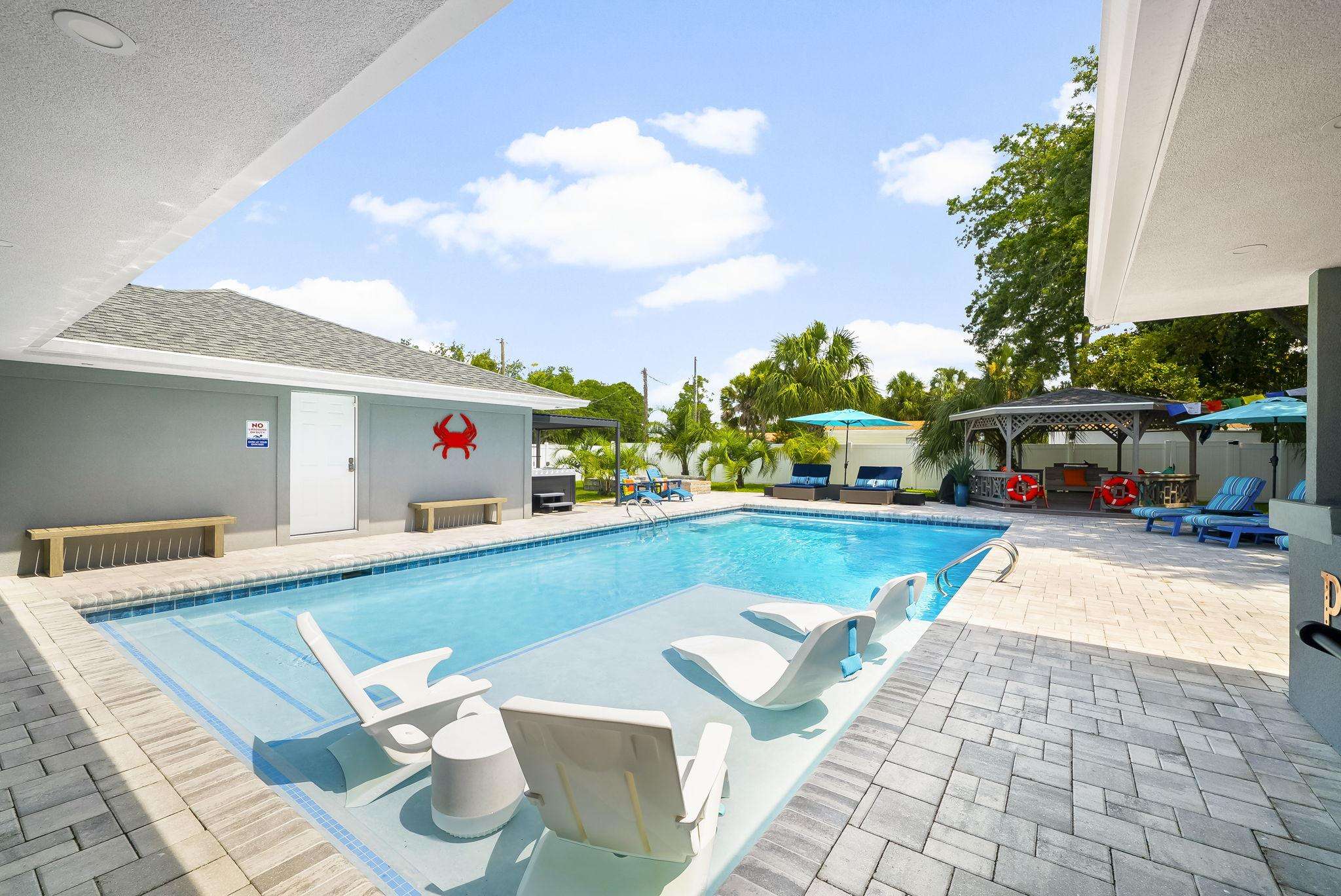 8920 N Lagoon Dr | License to Chill