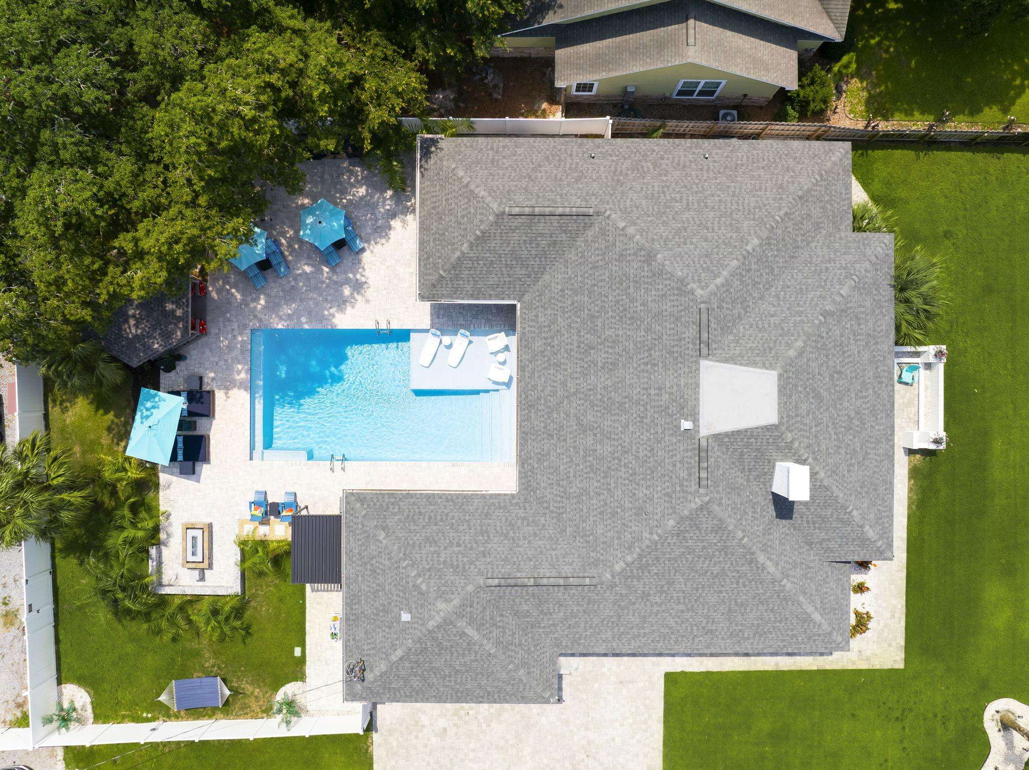 8920 N Lagoon Dr | License to Chill