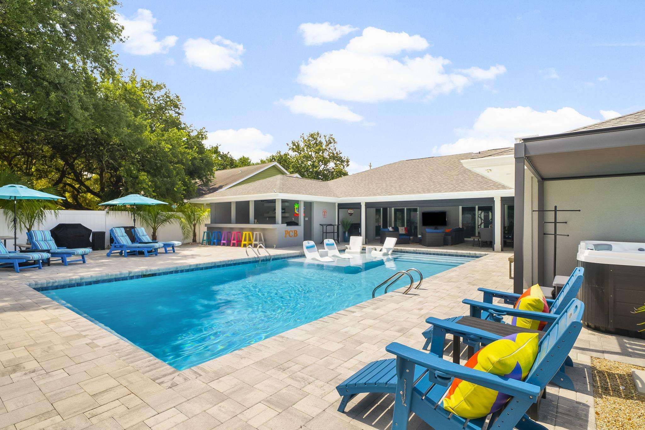 8920 N Lagoon Dr | License to Chill