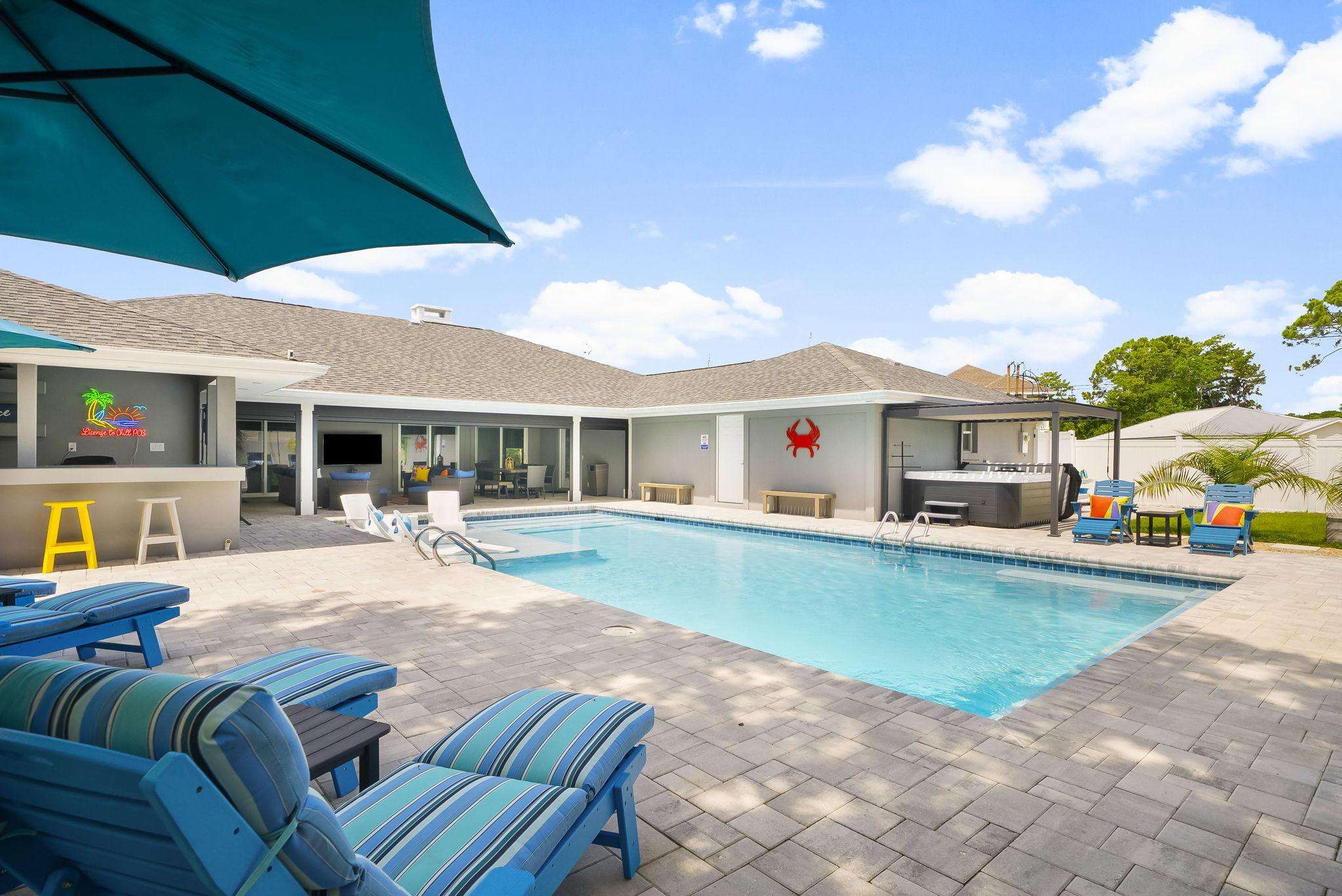 8920 N Lagoon Dr | License to Chill