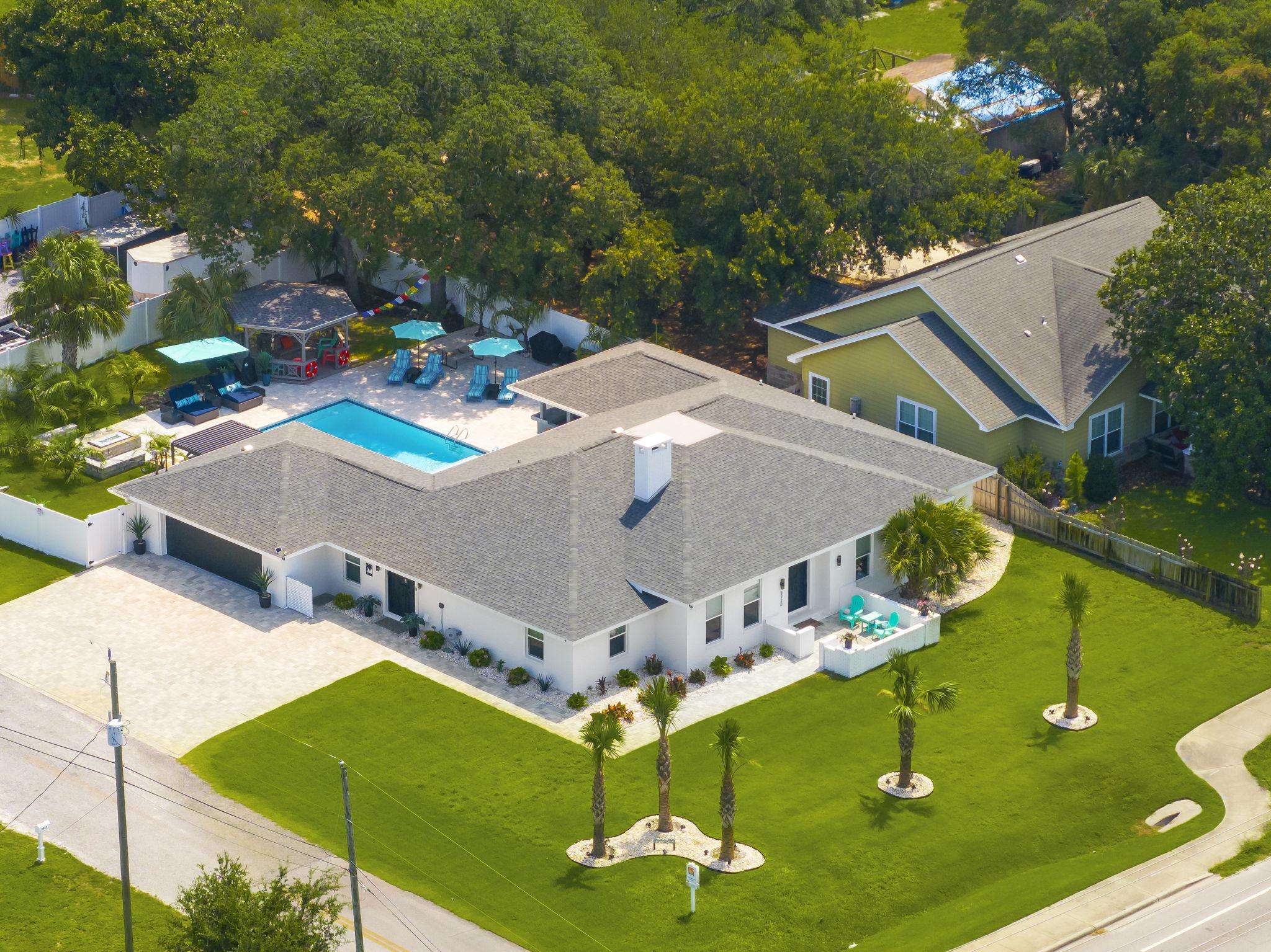 8920 N Lagoon Dr | License to Chill