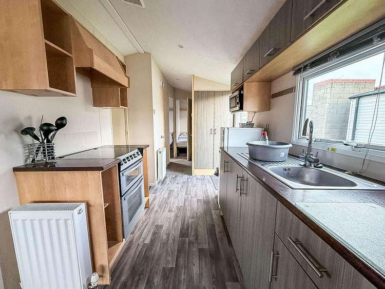 17181P⭐ – Pines area, 3 bed, 8 berth caravan with D/G and C/H. Ruby rated. Preview 5