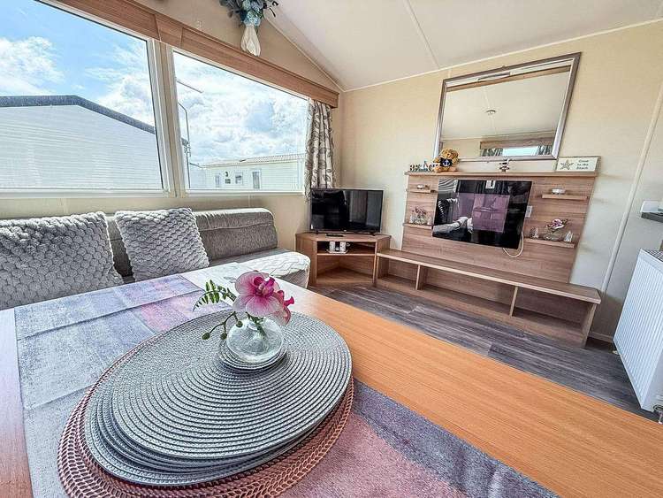 50006G⭐ – Grouse, 3 bed, 8 berth caravan with D/G & C/H. Ruby rated. Preview 5
