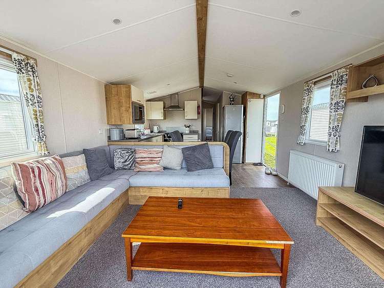 53111PR⭐ – Pinewood Retreat area, 3 bed, 8 berth caravan with decking, D/G & C/H. Diamond rated Preview 5
