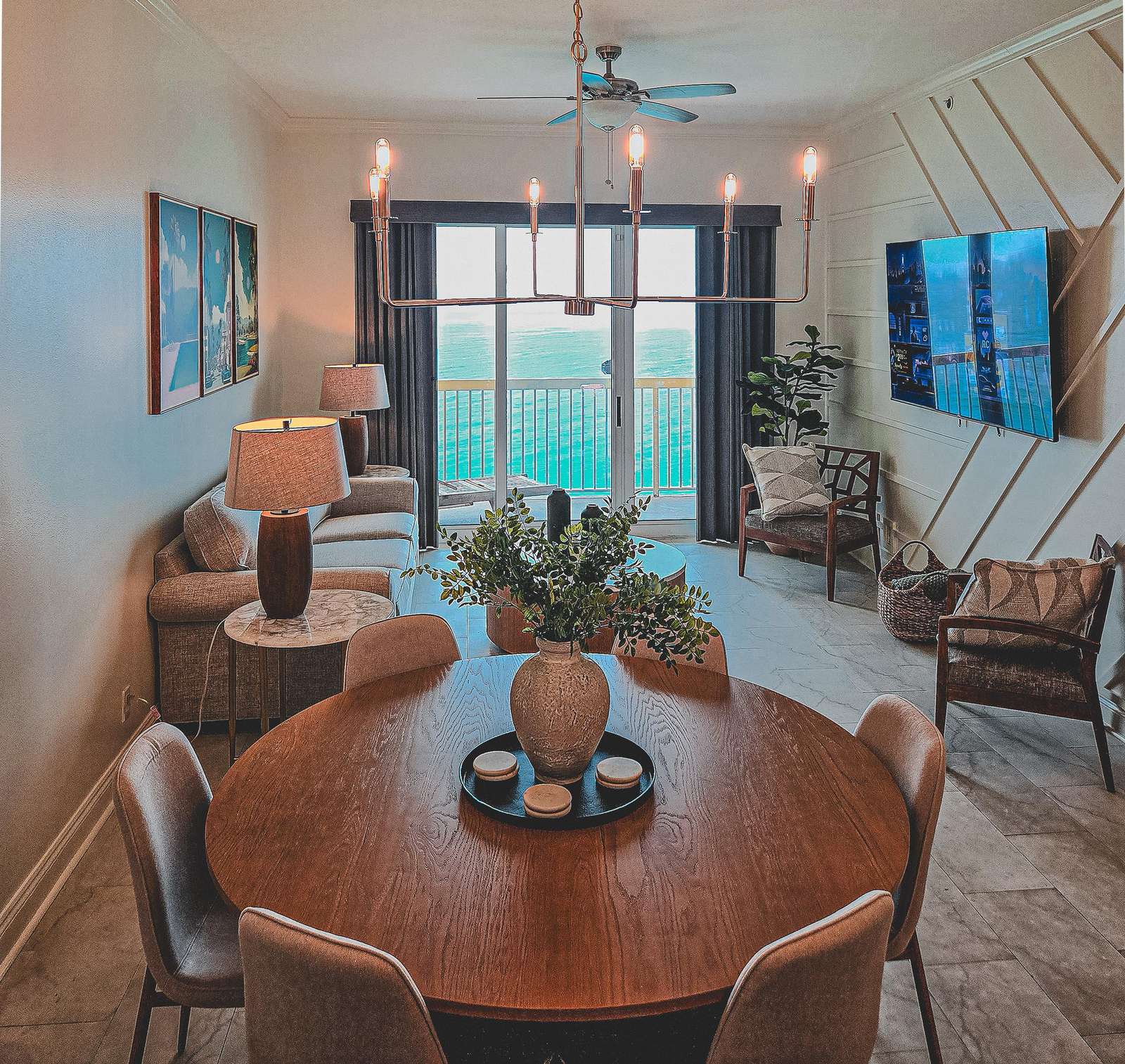 Cozy dining and living area with stunning ocean views - property