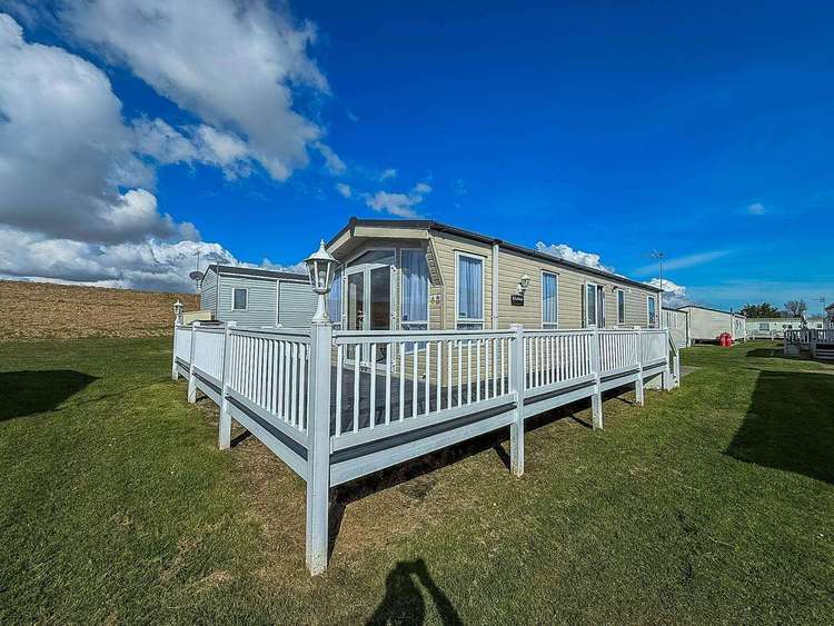 17365BR⭐ – Backwaters Rise area, 2 bed, 6 berth caravan with decking. Diamond rated. Preview 0