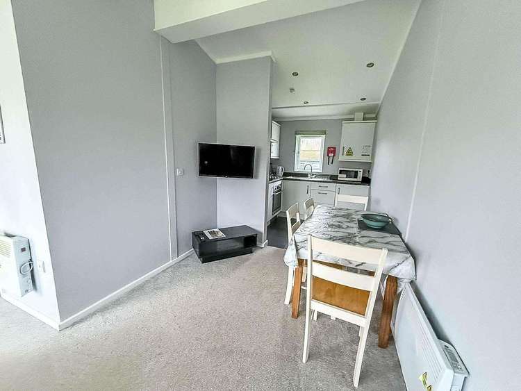 12077B⭐ – Broadlands Marina, 2 bed, 4 berth chalet with D/G & electric panel heaters. Ruby Rated. Preview 4