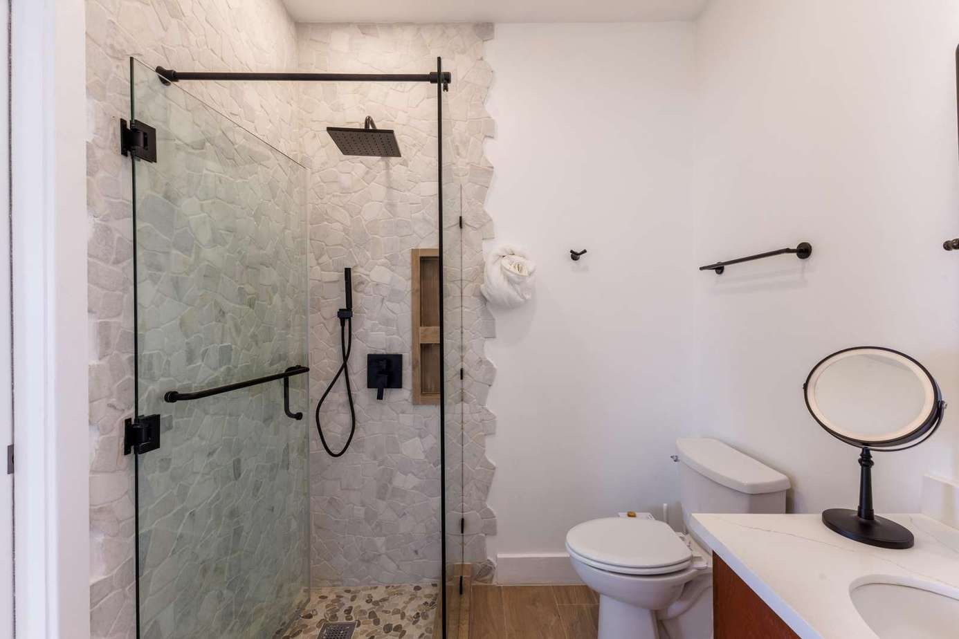 ensuite bathroom 2