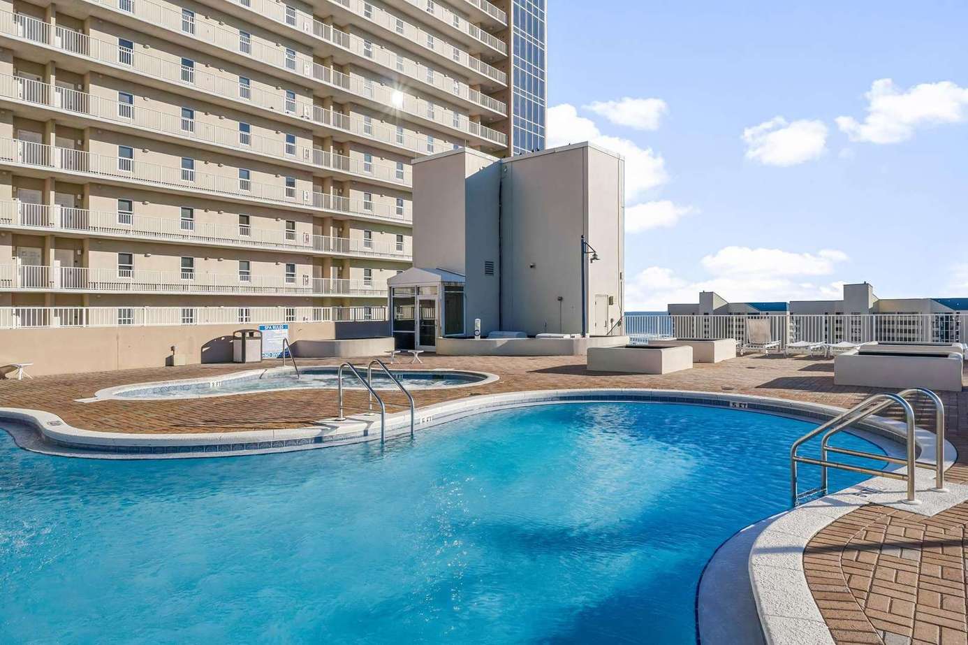 Laketown Wharf #2032 | Coastline Cove