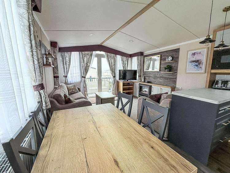 12097B⭐ – Broadlands Marina, 2 bed, 6 berth caravan with decking, C/H & D/G. Diamond Rated. Preview 5