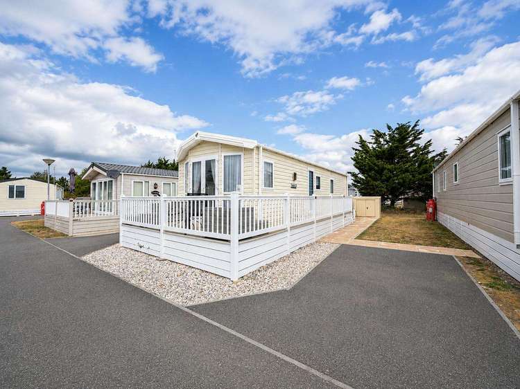 45005HC⭐ – HC area, 2 bed, 6 berth caravan with decking, C/H & D/G. Diamond rated. Preview 0