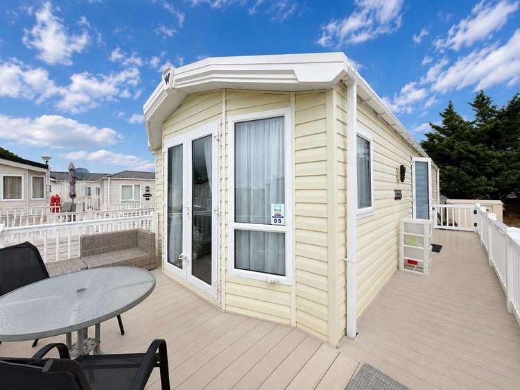 45005HC⭐ – HC area, 2 bed, 6 berth caravan with decking, C/H & D/G. Diamond rated. Preview 4