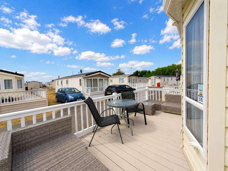45005HC⭐ – HC area, 2 bed, 6 berth caravan with decking, C/H & D/G. Diamond rated. Preview 5