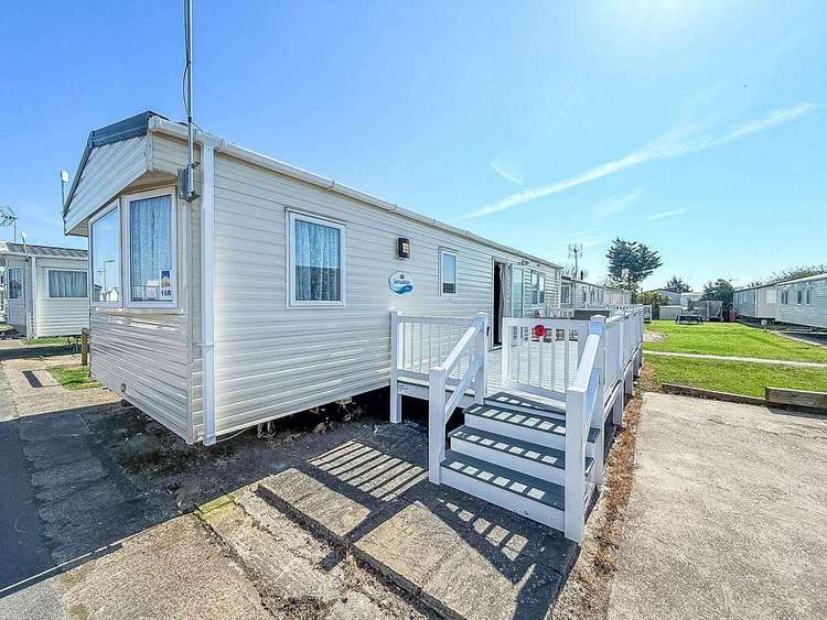 27016R⭐ – R, 2 bed, 6 berth caravan with D/G & C/H. Ruby rated. Preview 0