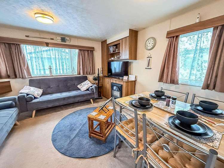 27016R⭐ – R, 2 bed, 6 berth caravan with D/G & C/H. Ruby rated. Preview 4