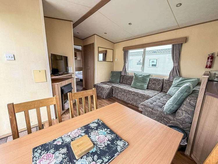 50002E⭐ – Eagle, 3 bed, 8 berth caravan with decking, D/G & C/H. Ruby rated. Preview 5
