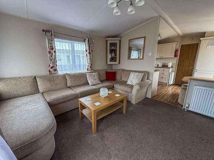 25055BM⭐ – Buttercup Meadow area, 3 bed, 8 berth caravan with decking. Opal rated. Preview 5