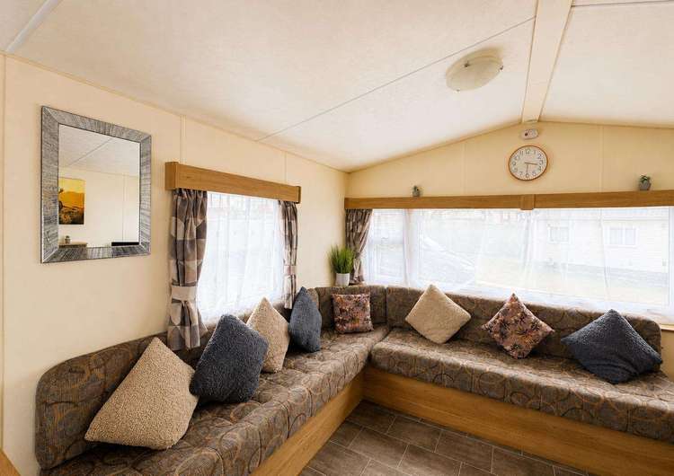90040BC⭐ – Beach Close area, 3 bed, 6 berth caravan with D/G & C/H. Ruby rated. Preview 4