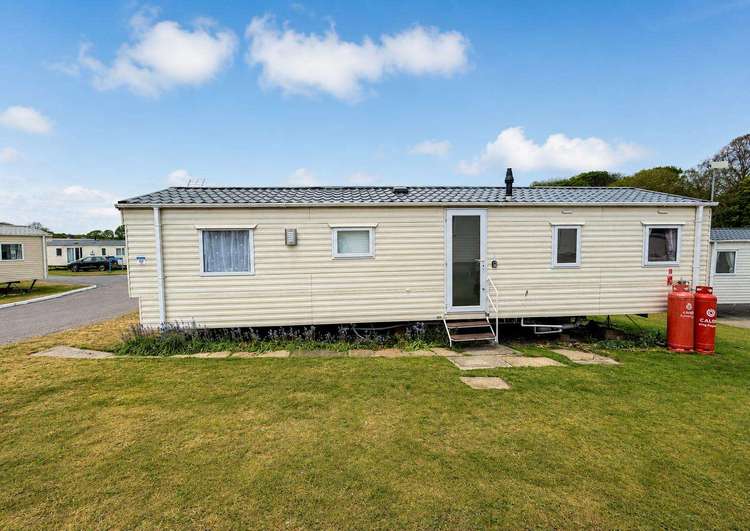 90040BC⭐ – Beach Close area, 3 bed, 6 berth caravan with D/G & C/H. Ruby rated. Preview 0