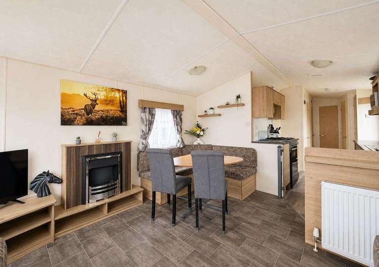 90040BC⭐ – Beach Close area, 3 bed, 6 berth caravan with D/G & C/H. Ruby rated. Preview 5