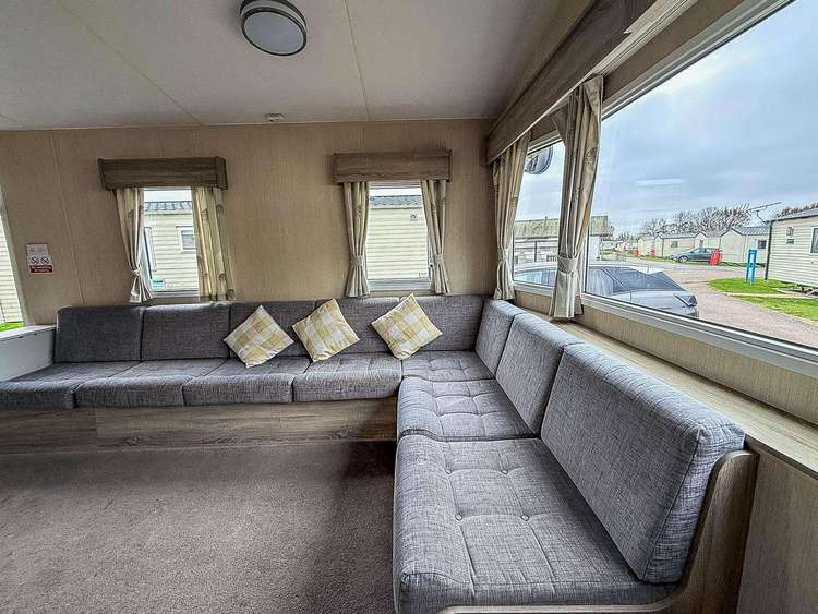 90033BC⭐ – Beach Close area, 3 bed, 8 berth caravan with D/G and C/H. Ruby rated. Preview 4