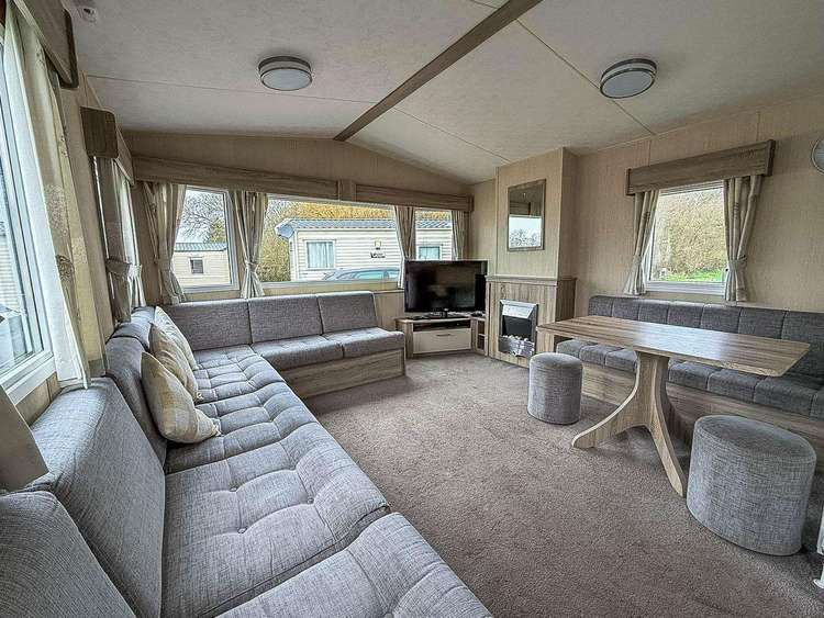 90033BC⭐ – Beach Close area, 3 bed, 8 berth caravan with D/G and C/H. Ruby rated. Preview 5