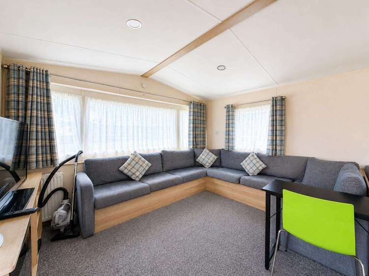 44201G⭐ – Field 2, 3 bed, 6 berth caravan with C/H and D/G. Ruby rated. Preview 4