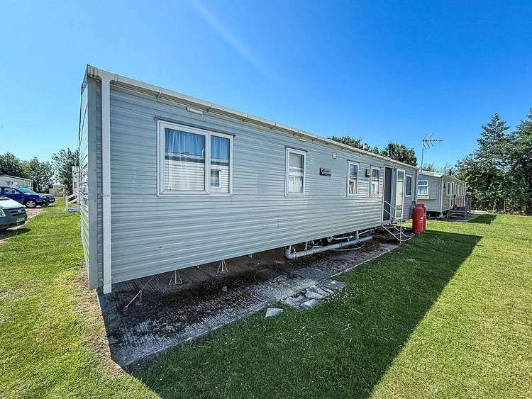 44606J⭐ – Field 6, 4 bed, 10 berth caravan with D/G and C/H. Ruby rated. Preview 0