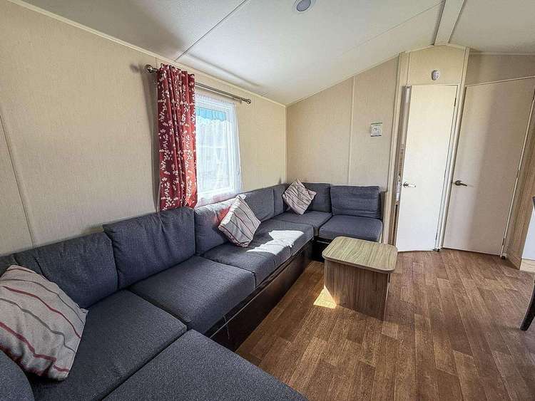 44606J⭐ – Field 6, 4 bed, 10 berth caravan with D/G and C/H. Ruby rated. Preview 4