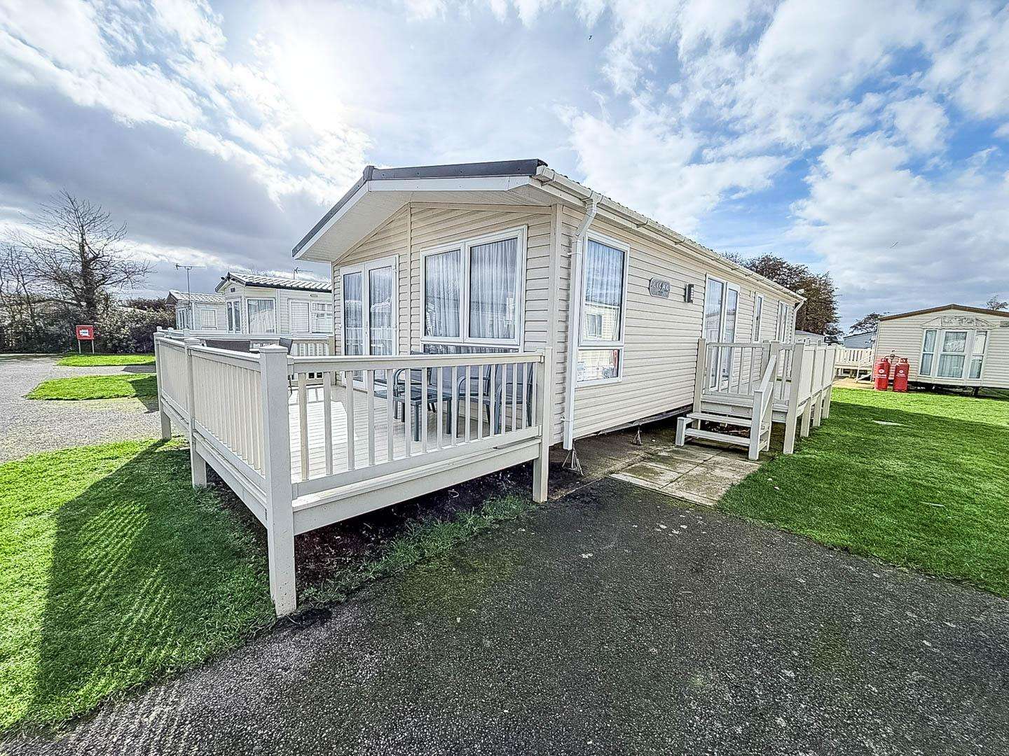 Designed for both convenience and connection, this warm and welcoming space lets you cook, dine, and socialise with your guests with ease, allowing you to plan your Hunstanton adventures whilst cooking your holiday favourites. - property