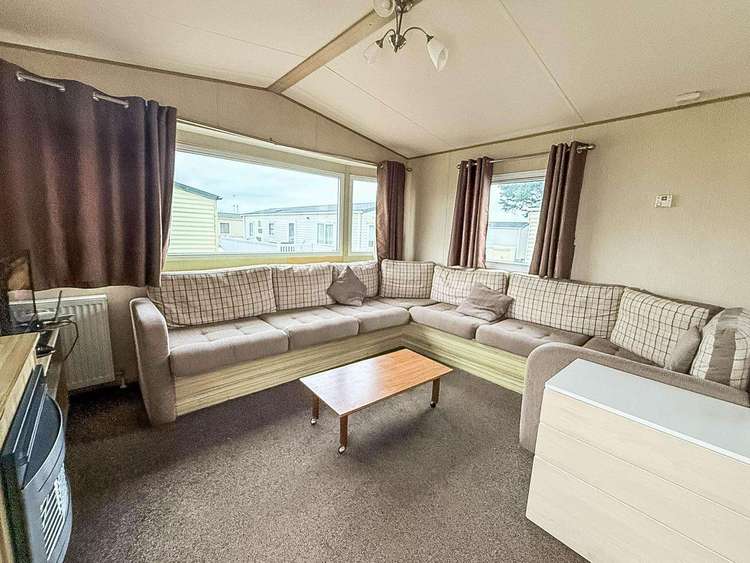 45054C⭐ – C area, 3 bed, 6 berth caravan with side decking, D/G and C/H. Ruby rated. Preview 4