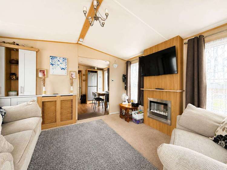 35076AF⭐ – Ashfield, 3 bed, 8 berth caravan with side decking, D/G and C/H. Ruby rated. Preview 4