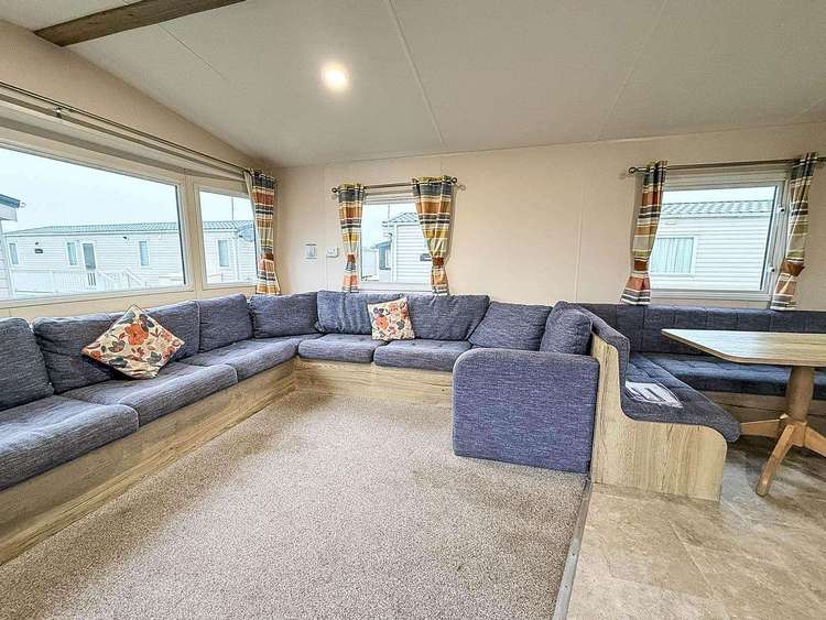44202C⭐ – Field 2, 3 bed, 8 berth caravan with D/G and C/H. Ruby rated. Preview 4