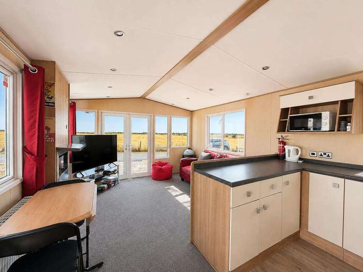 36016F⭐ – F area, 2 bed, 3 berth caravan with D/G and C/H. Ruby rated. Preview 5