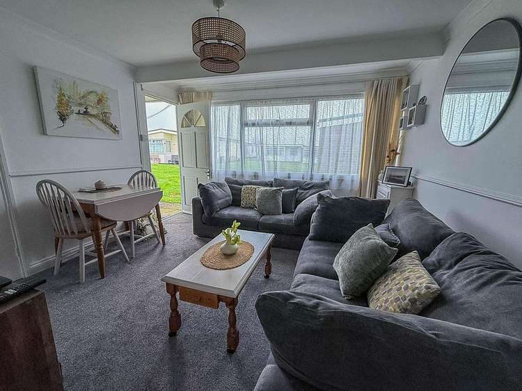 83332S⭐ – 2 bed, 5 berth chalet in Hemsby. Opal rated. Preview 1