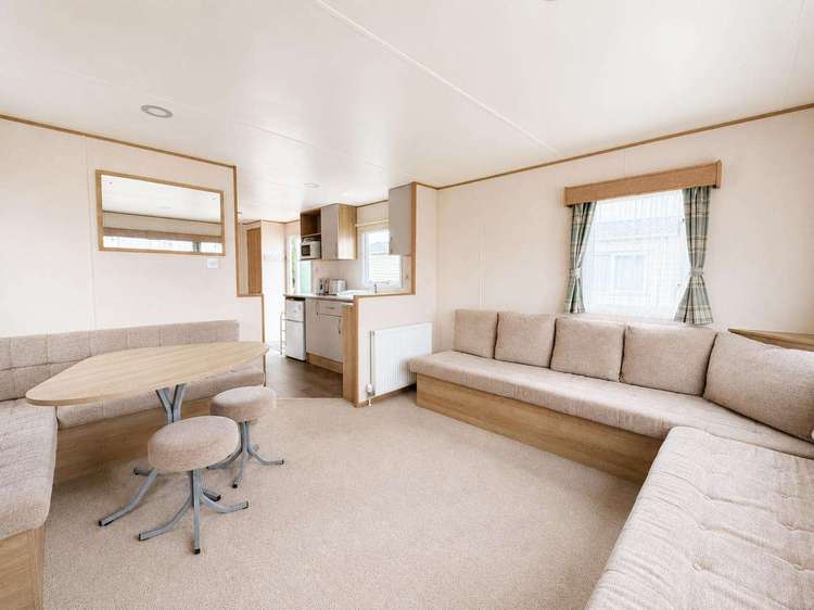 44206V⭐ – Field 2, 3 bed, 8 berth caravan with D/G and C/H. Ruby rated. Preview 5