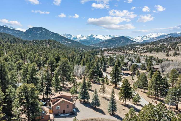 The Quilt House: A Picturesque Mountain Retreat in Estes Park Preview 0