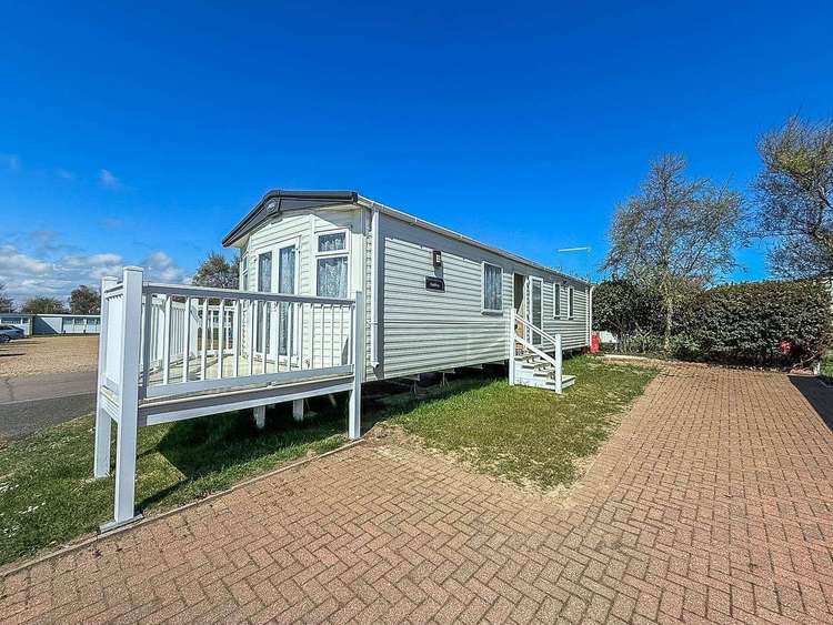 00044BA⭐ – Belle Aire, 2 bed, 6 berth caravan with decking, D/G and C/H. Ruby Rated. Preview 0