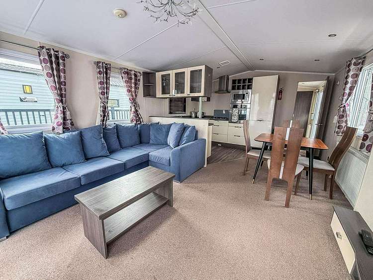 20015CF⭐ – Cliff Field area, 2 bed, 6 berth caravan with decking. Diamond rated. Preview 5
