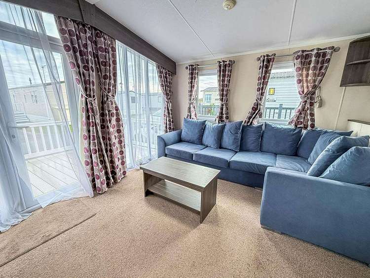 20015CF⭐ – Cliff Field area, 2 bed, 6 berth caravan with decking. Diamond rated. Preview 4