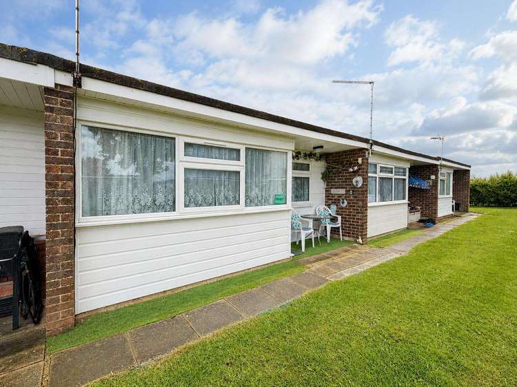 83070S⭐ – 2 bed, 4 berth chalet. Opal rated. Preview 2