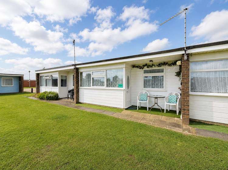 83070S⭐ – 2 bed, 4 berth chalet. Opal rated. Preview 0