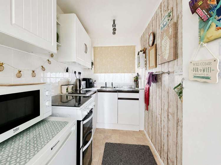 83070S⭐ – 2 bed, 4 berth chalet. Opal rated. Preview 3