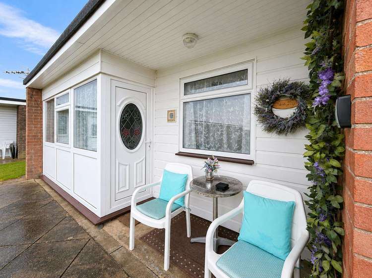 83073S⭐ – 2 bed, 4 berth chalet in Hemsby. Opal rated. Preview 0
