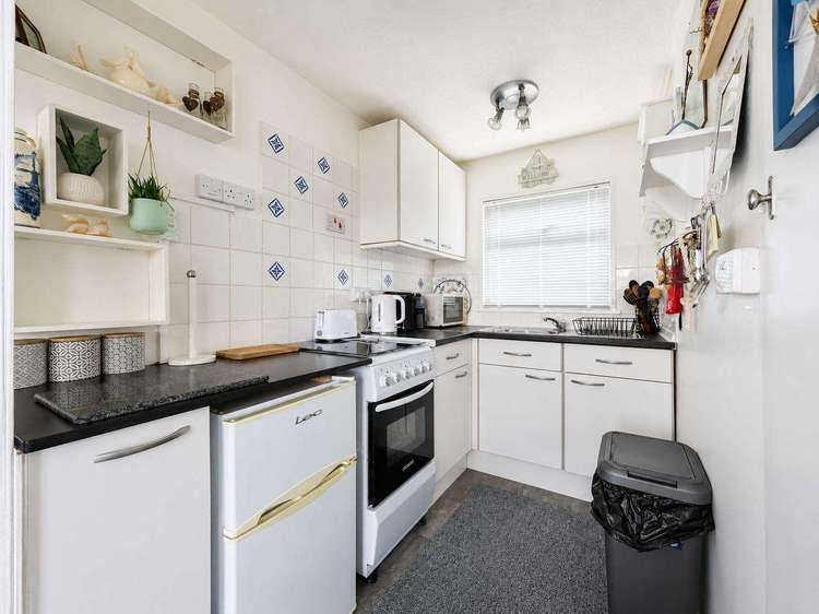 83073S⭐ – 2 bed, 4 berth chalet in Hemsby. Opal rated. Preview 3