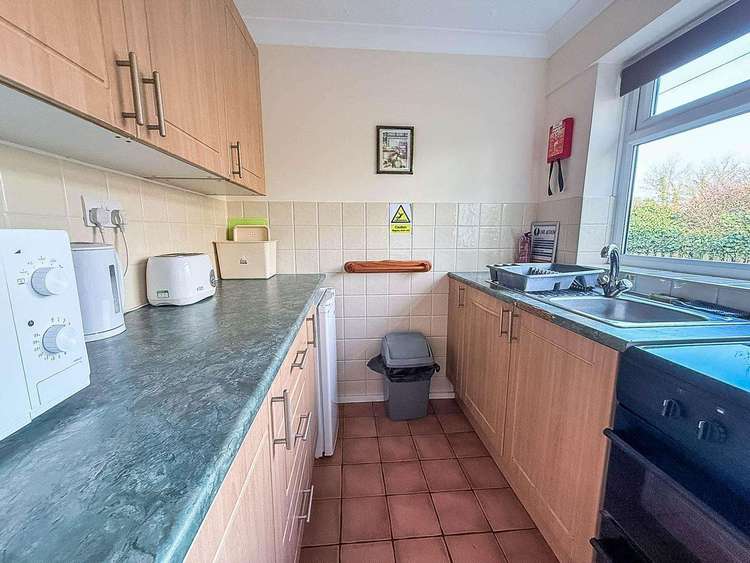 12027B⭐ – Broadlands Marina, 2 bed, 4 berth chalet with D/G & electric panel heaters. Opal rated. Preview 5