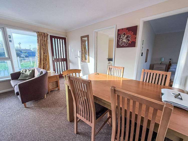12027B⭐ – Broadlands Marina, 2 bed, 4 berth chalet with D/G & electric panel heaters. Opal rated. Preview 4