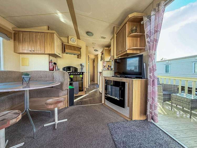 81023A⭐ – A area, 2 bed, 6 berth caravan with small side decking. Emerald rated. Preview 5